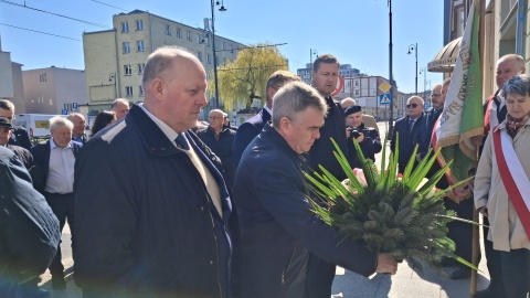 W piątek pod tablicą przy ul. Dworcowej 87 w Bydgoszczy odbyły się uroczystości upamiętniające wydarzenia z 1981 roku/fot. Agata Raczek