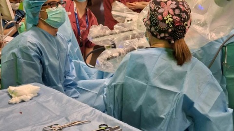 Robot da Vinci wykonał pierwszą w dziejach Szpitala Wojewódzkiego we Włocławku operację robotyczną/fot. Szpital Wojewódzki we Włocławku