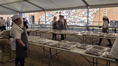 18 kwietnia 2026 roku stworzono najdłuższego piernika w Polsce. Mierzy 124 metry i 60 centymetrów!/fot. Mariusz Luda