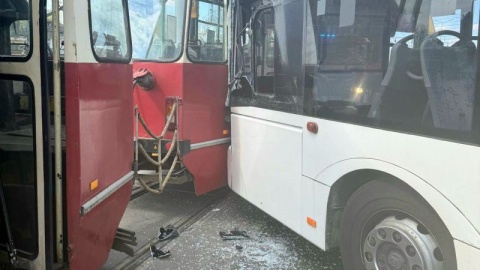 Zderzenie tramwaju i miejskiego autobusu w Toruniu/fot. KM PSP Toruń