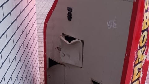 Dzielnicowi zatrzymali sprawcę włamania do punktu gastronomicznego food truck i do automatu typu „Bokser"/fot. KPP Mogilno