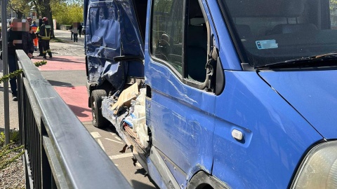 Zderzenia dostawczaka z tramwajem w Toruniu/fot. KM PSP Touń