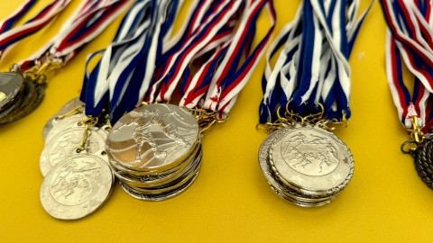 Prawie 250 najmłodszych uczniów Szkoły Podstawowej nr 14 w Bydgoszczy bierze udział w wyjątkowej olimpiadzie sportowej/fot. Izabela Langner