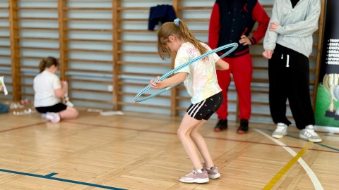 Prawie 250 najmłodszych uczniów Szkoły Podstawowej nr 14 w Bydgoszczy bierze udział w wyjątkowej olimpiadzie sportowej/fot. Izabela Langner