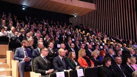 Podczas uroczystego posiedzenia uhonorowano osoby i instytucje szczególnie zasłużone dla miasta. / Fot. Tatiana Adonis