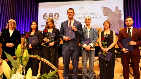 Podczas uroczystego posiedzenia uhonorowano osoby i instytucje szczególnie zasłużone dla miasta. / Fot. Tatiana Adonis