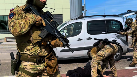 Służby ćwiczyły scenariusz zagrożenia bombowego i pożaru na bydgoskim lotnisku/fot. KMP w Bydgoszczy