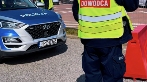 Służby ćwiczyły scenariusz zagrożenia bombowego i pożaru na bydgoskim lotnisku/fot. KMP w Bydgoszczy