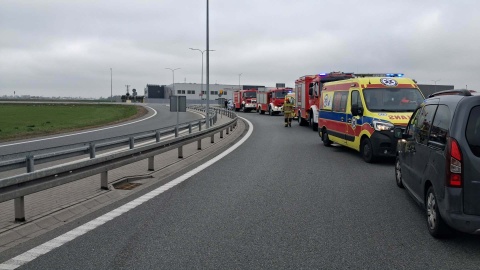 Auto wypadło z drogi w Latkowie. Poszkodowani to troje dzieci i kierowca /fot. KM PSP Inowrocław