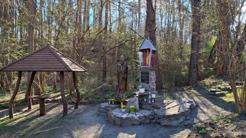 Na Łączkę Papieską można dostać się nie tylko kajakiem. / Fot. Marcin Doliński