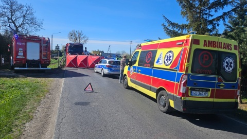 Motorowerzystaz ciężkimi obrażeniami został przetransportowany śmigłowcem LPR do szpitala/Fot. KP PSP w Inowrocławiu