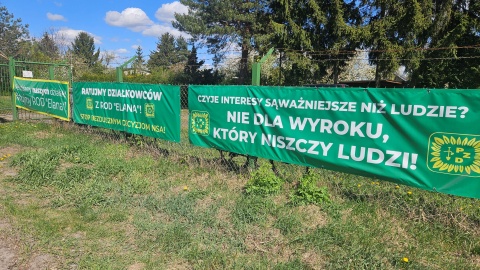 Działkowcy przez dwie godziny blokowali przejście dla pieszych przy ulicy Bukowej/fot. Adriana Andrzejewska-Kuras