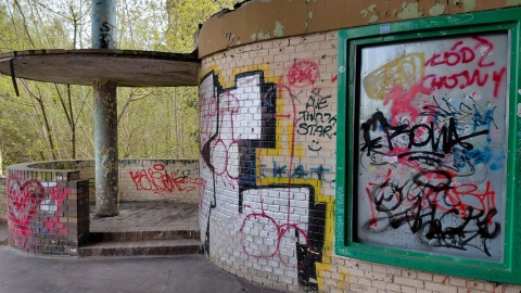 Samorząd województwa kujawsko-pomorskiego wyremontuje nieczynny kompleks basenów solankowo-termalnych w Ciechocinku/Fot. Radosław Jagieła