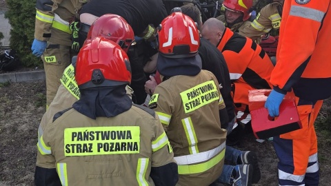 Jak wynika z informacji uzyskanych przez Polskie Radio PiK: po upadku poszkodowany był przytomny/ KP PSP w Inowrocławiu