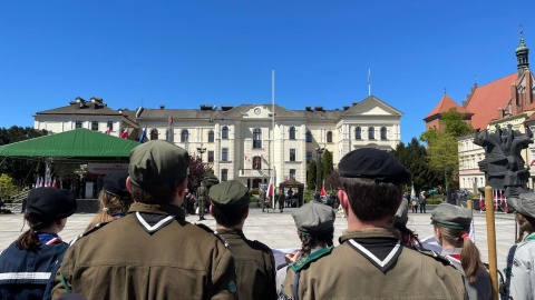 Dzień Flagi Rzeczypospolitej Polskiej, uroczystości na Starym Rynku w Bydgoszczy/Fot. Natasza Trzebuchowska