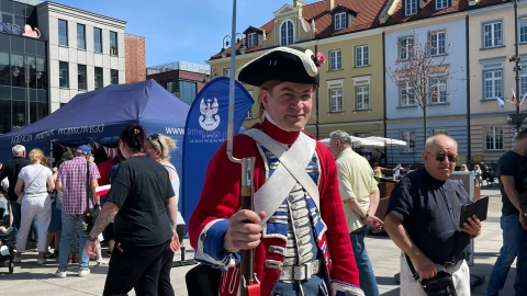W samo południe na bydgoskim Starym Rynku zaczęła się uroczystość z okazji 235. rocznicy uchwalenia Konstytucji 3 Maja połączona z patriotycznym festynem/fot. Natasza Trzebuchowska