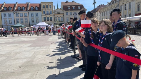 W samo południe na bydgoskim Starym Rynku zaczęła się uroczystość z okazji 235. rocznicy uchwalenia Konstytucji 3 Maja połączona z patriotycznym festynem/fot. Natasza Trzebuchowska