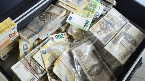 KAS i SG rozbiły zorganizowaną grupę przestępczą, która zajmowała się nielegalnym obrotem papierosami/fot. Ministerstwo Finansów - Krajowa Administracja Skarbowa