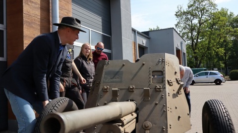 Do bydgoskiego Zespołu Szkół Samochodowych trafiła radziecka armata przeciwpancerna. Eksponat z czasów II wojny światowej przejdzie renowację/fot. Tatiana Adonis