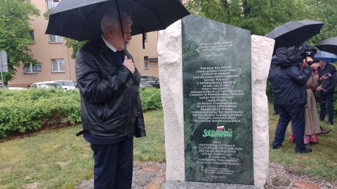 Uczestnicy obchodów złożyli kwiaty przed tablicą upamiętniającą działaczy rolniczej Solidarności/fot. Michał Zaręba