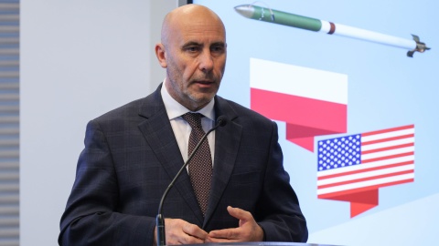 Prezes Polskiej Grupy Zbrojeniowej Adam Leszkiewicz podczas konferencji na temat podpisania umowy o współpracy między General Dynamics-OTS a Zakładami Chemicznymi "Nitro-Chem" i Paramount Enterprises International/fot. PAP/Paweł Supernak