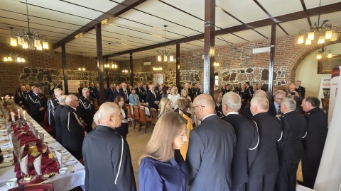 Blisko setka druhów seniorów z całego powiatu toruńskiego świętowała w Zamku Bierzgłowskim/fot. Mariusz Luda