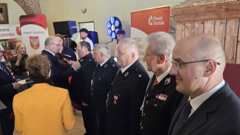 Blisko setka druhów seniorów z całego powiatu toruńskiego świętowała w Zamku Bierzgłowskim/fot. Mariusz Luda