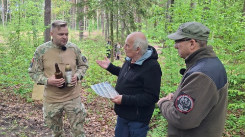 W Borach Tucholskich spotkali się ci, którzy przed laty złożyli przysięgę i zamknęli list w butelce/Fot. Marcin Doliński