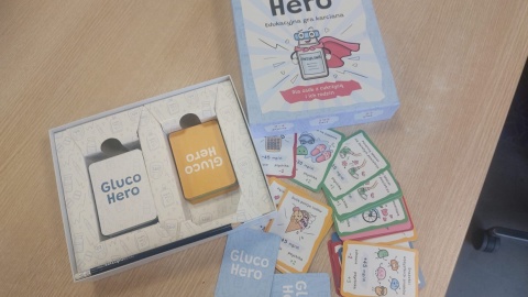 „Gluco Hero” - gra karciana, stworzona przez Bydgoszczanina/fot. Sława Skibińska-Dmitruk