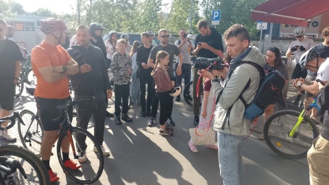 Łatwogang w Kujawsko-Pomorskiem podczas jednej z przerw w swojej podróży. / Fot. Michał Zaręba