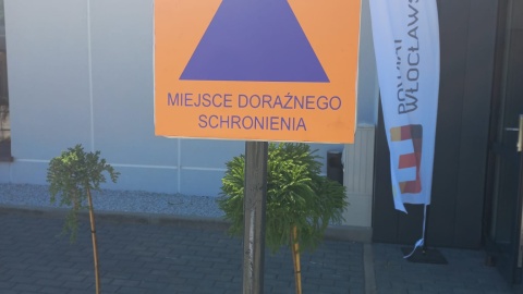 Na zewnątrz - nowoczesny biurowiec, a pod ziemią - profesjonalne schronienie, np. przed bombardowaniem, dla ponad trzystu osób/fot. Marek Ledwosiński