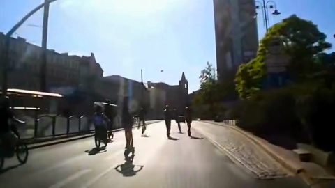 Film z brawurowej jazdy nastolatków opublikował na Facebooku jeden z kierowców/ zrzut ekranu, Facebook, film opublikowany przez użytkownika pn. Arczi Korbal