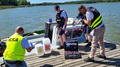 Chemikalia w jeziorze Gopło? Służby ćwiczyły w Połajewie/fot. KPP w Radziejowie
