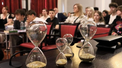 Spektakl przygotowany przez uczniów szkoły podstawowej z podbydgoskiego Osielska promował mediacje oraz zwracał uwagę na problem z nawiązywaniem relacji i rozmowy/Fot. Tatiana Adonis