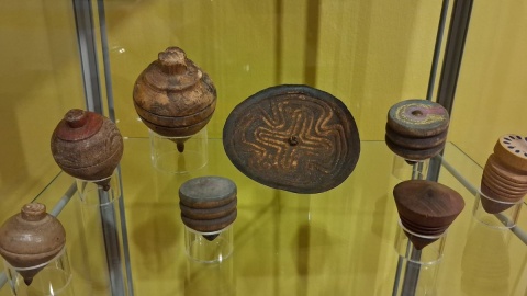 Wystawę bąków „Niech się kręci” w Muzeum Etnograficznym w Toruniu można oglądać do 30 sierpnia/Fot. Iwona Muszytowska-Rzeszotek