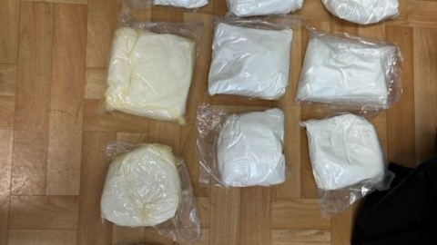 W mieszkaniu 44-latka policjanci zabezpieczyli blisko 8 kilogramów amfetaminy oraz niewielkie ilości marihuany, grzybów halucynogennych i heroiny/fot. KMP Grudziądz
