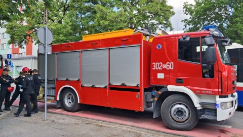 Straż pożarna i służby chemiczne działają w siedzibie Politechniki Bydgoskiej przy ul. Mazowieckiej w Bydgoszczy/fot. Agata Raczek