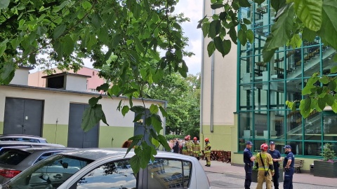 Straż pożarna i służby chemiczne działają w siedzibie Politechniki Bydgoskiej przy ul. Mazowieckiej w Bydgoszczy/fot. Agata Raczek