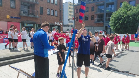 Plac Fajansu Włocławskiego przy Centrum Handlowym Wzorcownia zamienił się w arenę sportowych zmagań/fot. Radosław Jagieła
