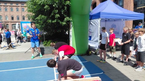 Plac Fajansu Włocławskiego przy Centrum Handlowym Wzorcownia zamienił się w arenę sportowych zmagań/fot. Radosław Jagieła
