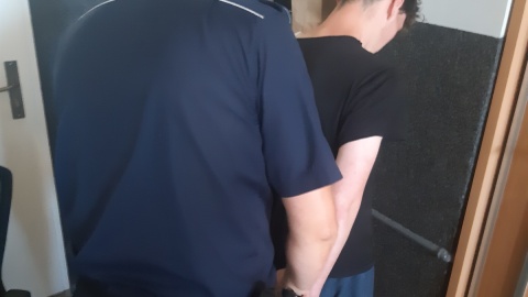 Oszustwo „na wnuczka", pościg i atak gazem łzawiącym na policjanta. Taka akcja koło Mogilna/fot. KPP Mogilno