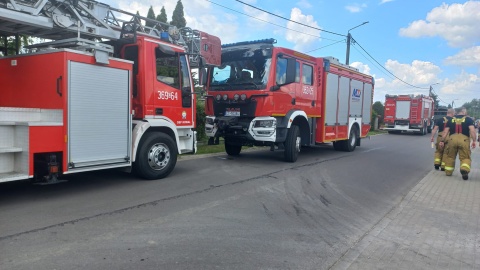 Ćwiczenia rozpoczęły się od alarmującego zgłoszenia -płonie szkoła podstawowa, zaś pod drzwiami wójta ktoś podłożył bombę/ Fot. Marek Ledwosiński