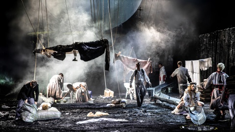 „Potok. Ćwiczenia ze wspólnoty" Teatru im. Stefana Żeromskiego w Kielcach. / Fot. Natalia Kabanow