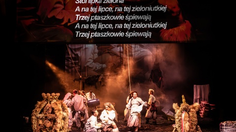 „Potok. Ćwiczenia ze wspólnoty" Teatru im. Stefana Żeromskiego w Kielcach. / Fot. Natalia Kabanow