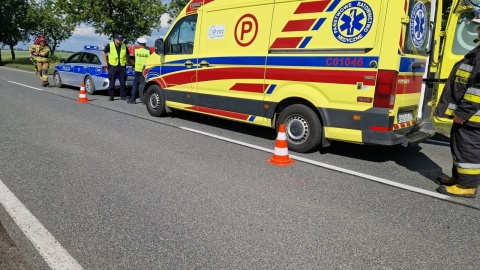 Jak przekazują strażacy z ochotniczej Straży Pożarnej w Strzelnie, rowerzystkę potrącił kierowca samochodu osobowego/ Fot. OSP Strzelno