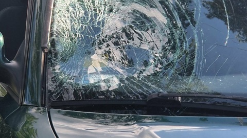 Jak przekazują strażacy z ochotniczej Straży Pożarnej w Strzelnie, rowerzystkę potrącił kierowca samochodu osobowego/ Fot. OSP Strzelno