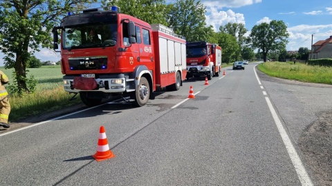 Jak przekazują strażacy z ochotniczej Straży Pożarnej w Strzelnie, rowerzystkę potrącił kierowca samochodu osobowego/ Fot. OSP Strzelno