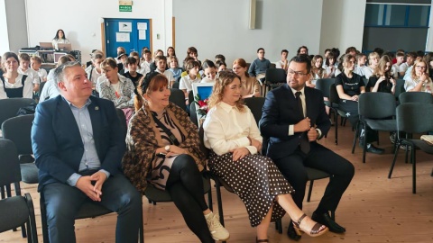Od ponad pięciu lat uczniowie placówek noszących imię kryptologa Mariana Rejewskiego - białobłockiej szkoły oraz Zespołu Szkół nr 24 w Bydgoszczy - wraz z opiekunami pieszo przemierzają leśne ścieżki, odwiedzając zaprzyjaźnioną szkołę/fot. nadesłane