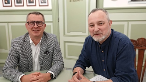 Sebastian Borowiak dyrektor bydgoskiego oddziału Generalnej Dyrekcji Dróg Krajowych i Autostrad i redaktor Maciej Wilkowski w studiu PR PiK/fot. Katarzyna Bogucka