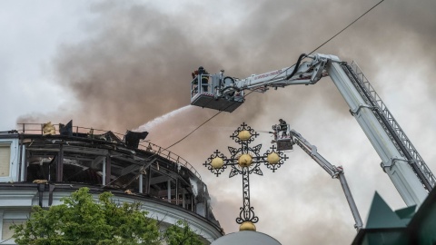 Zniszczenia po rosyjskim ataku na Kijów. Co najmniej 18 osób zostało rannych a historyczny klasztor Ławra Peczerska w Kijowie stanął w płomieniach w rezultacie zmasowanego ataku rosyjskich rakiet i dronów /fot. PAP/Vladyslav Musiienko